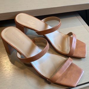 Banana Republic | Strap Leather Block Heel Sandal